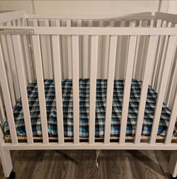 Mini crib
