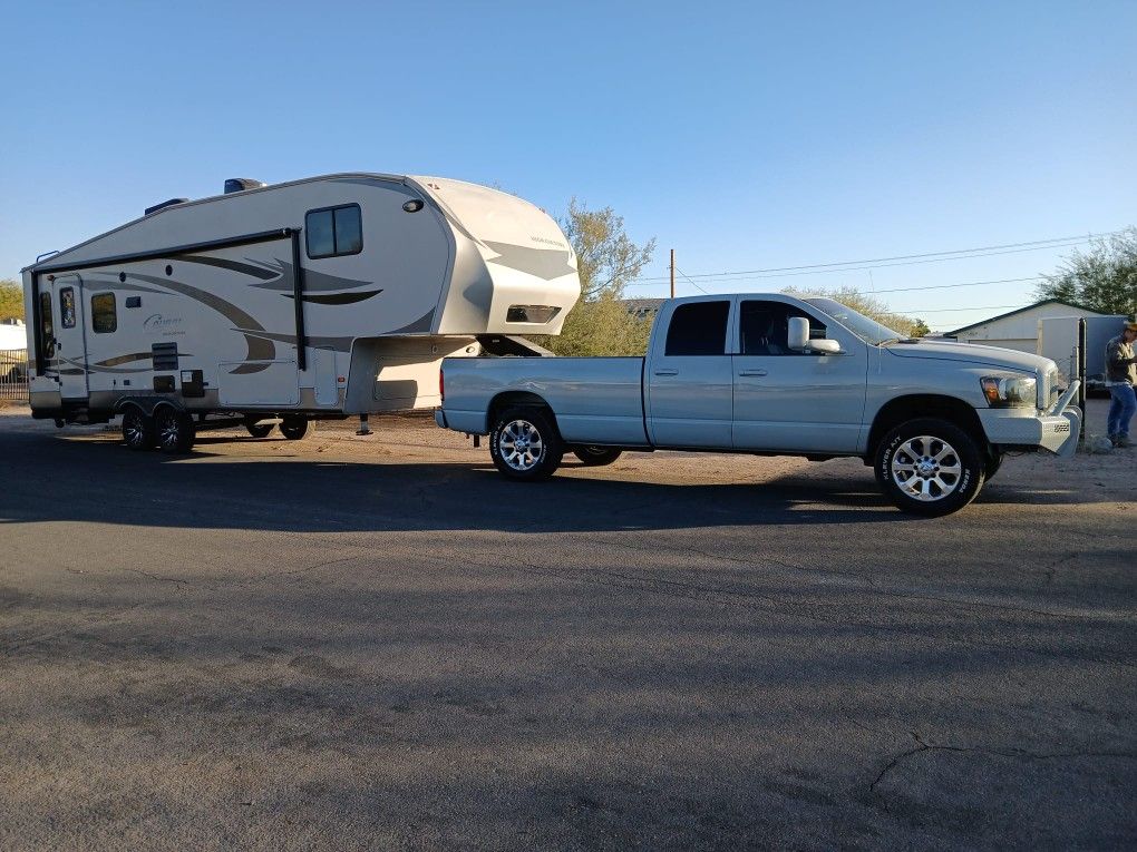 Rv Trailer Camper Travel 30' With Dodge Ram 2500 Diesel