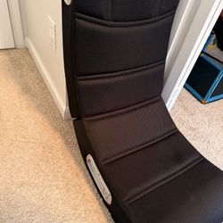 🎮 Black Gaming Floor Rocker Chair with Built-In Speakers