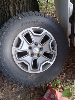 Jeep rim with tire