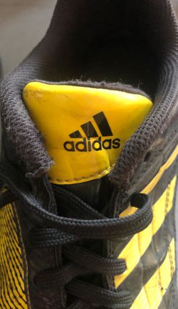 Adidas soccer cleats size 6.5 used