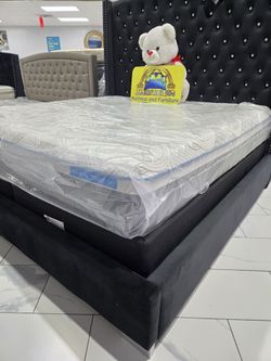 King sizes bed with mattress