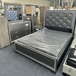 4 Pc Queen Silver Bedroom Set ( Bed Frame, Dresser, Mirror And One Nightstand)