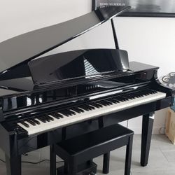 Yamaha Baby Grand Piano - CLP-665GP