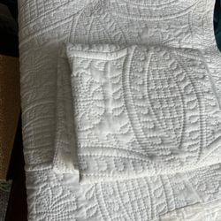 White Lightweight Quilt