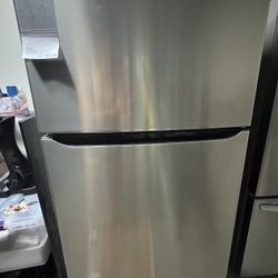  🧊 LG 24 Cu. Ft. Top Freezer Refrigerator – Stainless Steel (Model: LHTNS2403S) – Excellent Condition!