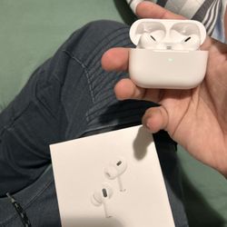 AirPods 2 (comes Sealed Not Opened)