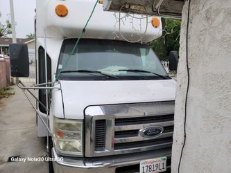 2004 Ford E-450