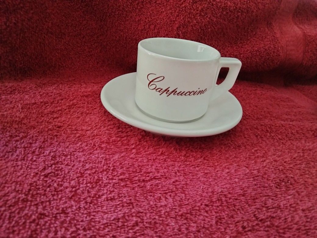Cuatro Tazas Cuatro Platos Nuevos
