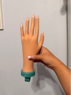 Fake mannequin hand