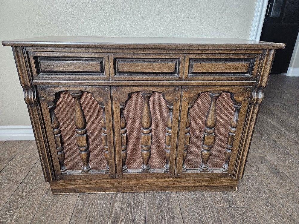 🎶 Vintage Magnavox Stereo Console – Mid-Century Modern Charm 🎶