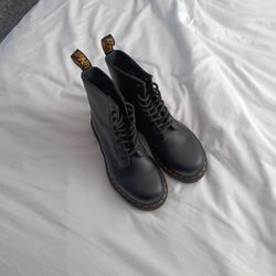 Dr. Martens (Boots)