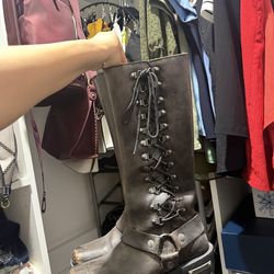 Motorcycle riding boots