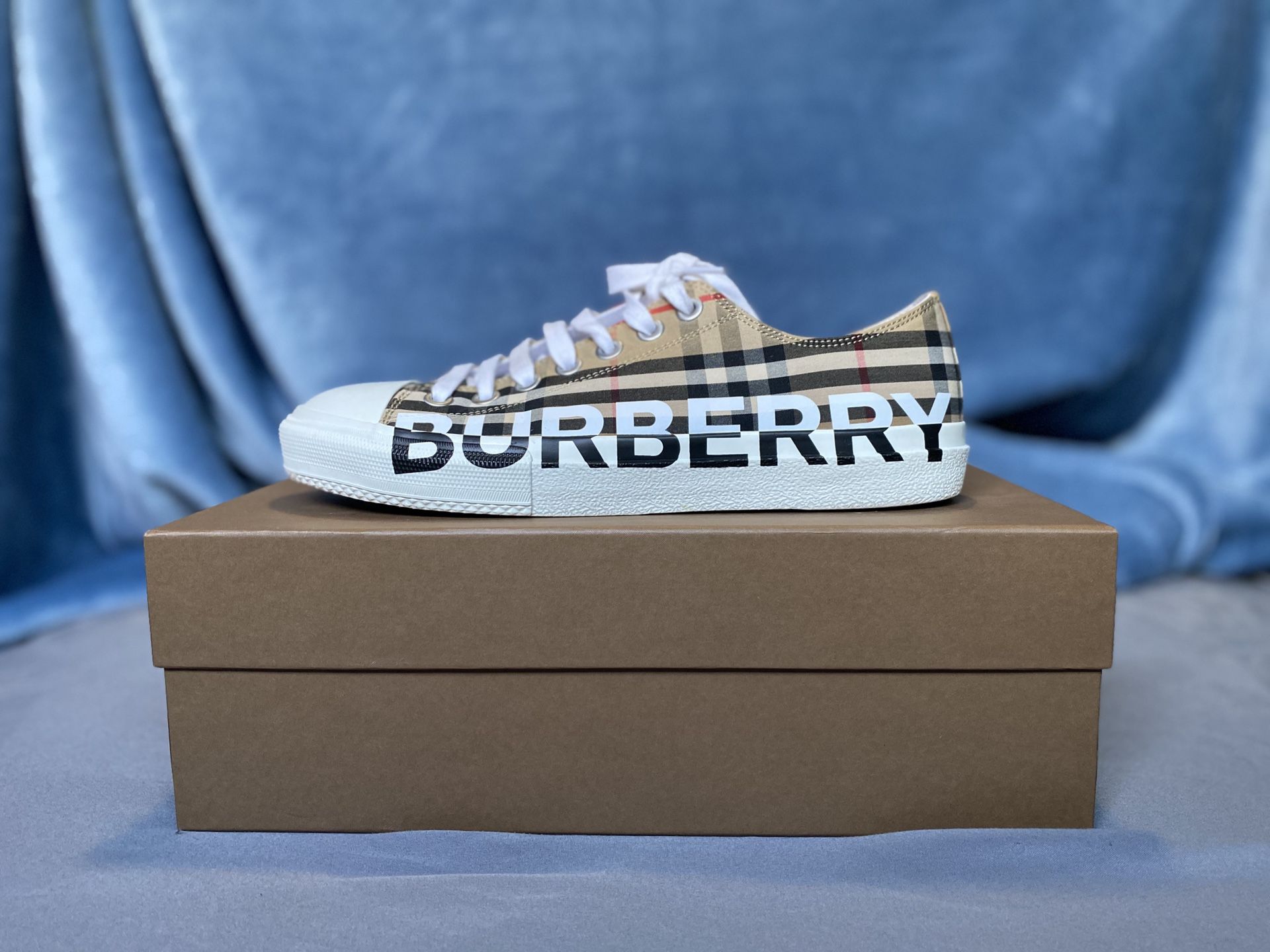 Burberry Low Top Sneakers Size 9