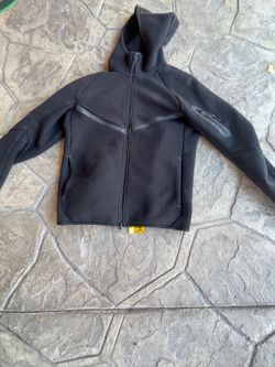 Black Nike tech