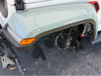Jeep wrangler jl sahara driver fender flare