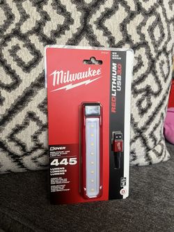 Milwaukee 445 Lumens Rechargeable Light