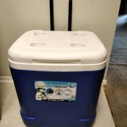 Igloo Ice Cube Wheeled Cooler.....60 Qt.