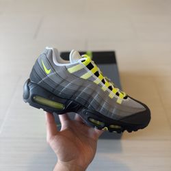 Nike Air Max 95 Neon Size 9