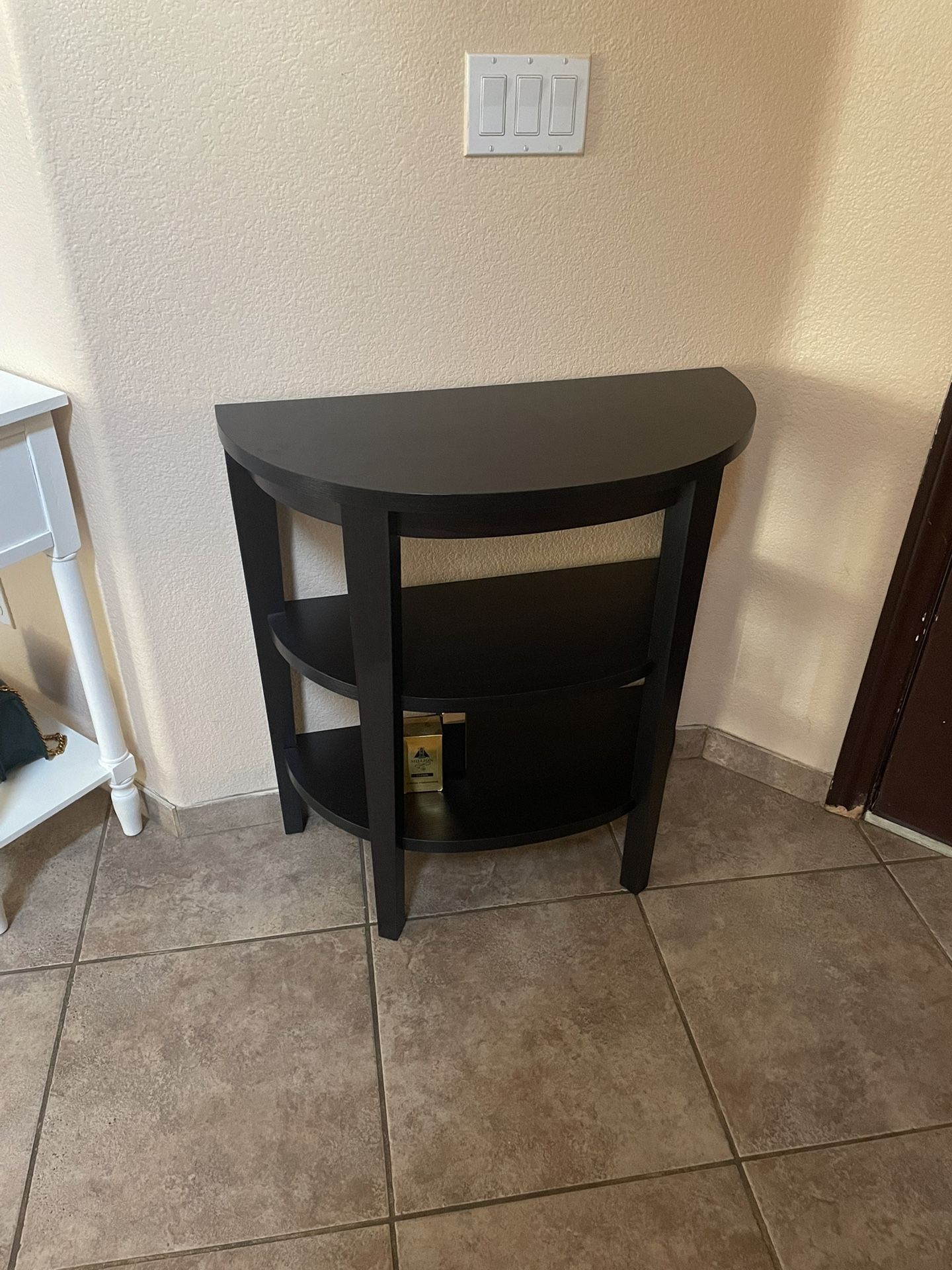 Entry Table Excellent Condition
