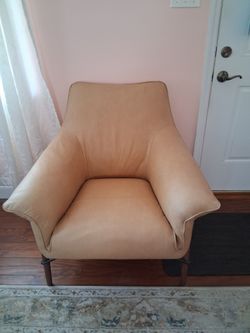 Sandy /tan leather comfortable living room chair700.