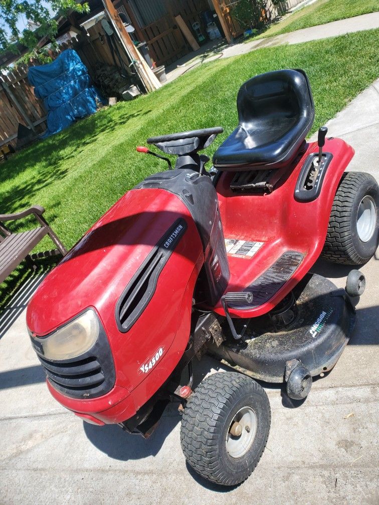 Craftman Rideing Lawn Mower