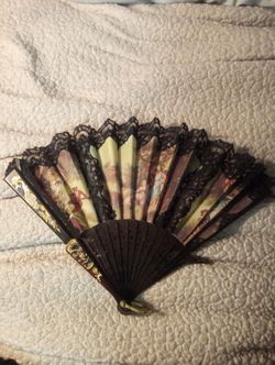Vintage Spanish hand fand