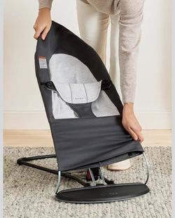 BabyBjörn Bouncer Balance Soft in Dark Gray/Gray.