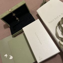 Van Cleef & Arpels - Brand New