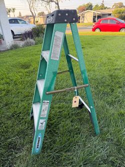 Weiner 3 ft step ladder