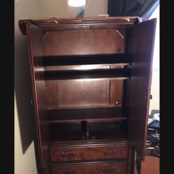 Tv cabinet  need to pick up is in the second floor $30