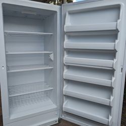 Big Upright Freezer Frigidaire 21 Cubic Feet 