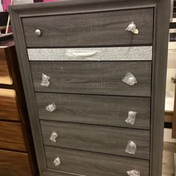 Regata Chest Gray Dresser 