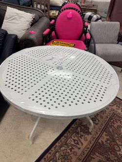 Round White Metal Outdoor Patio Table