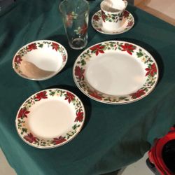 Christmas Dinnerware And Glassware