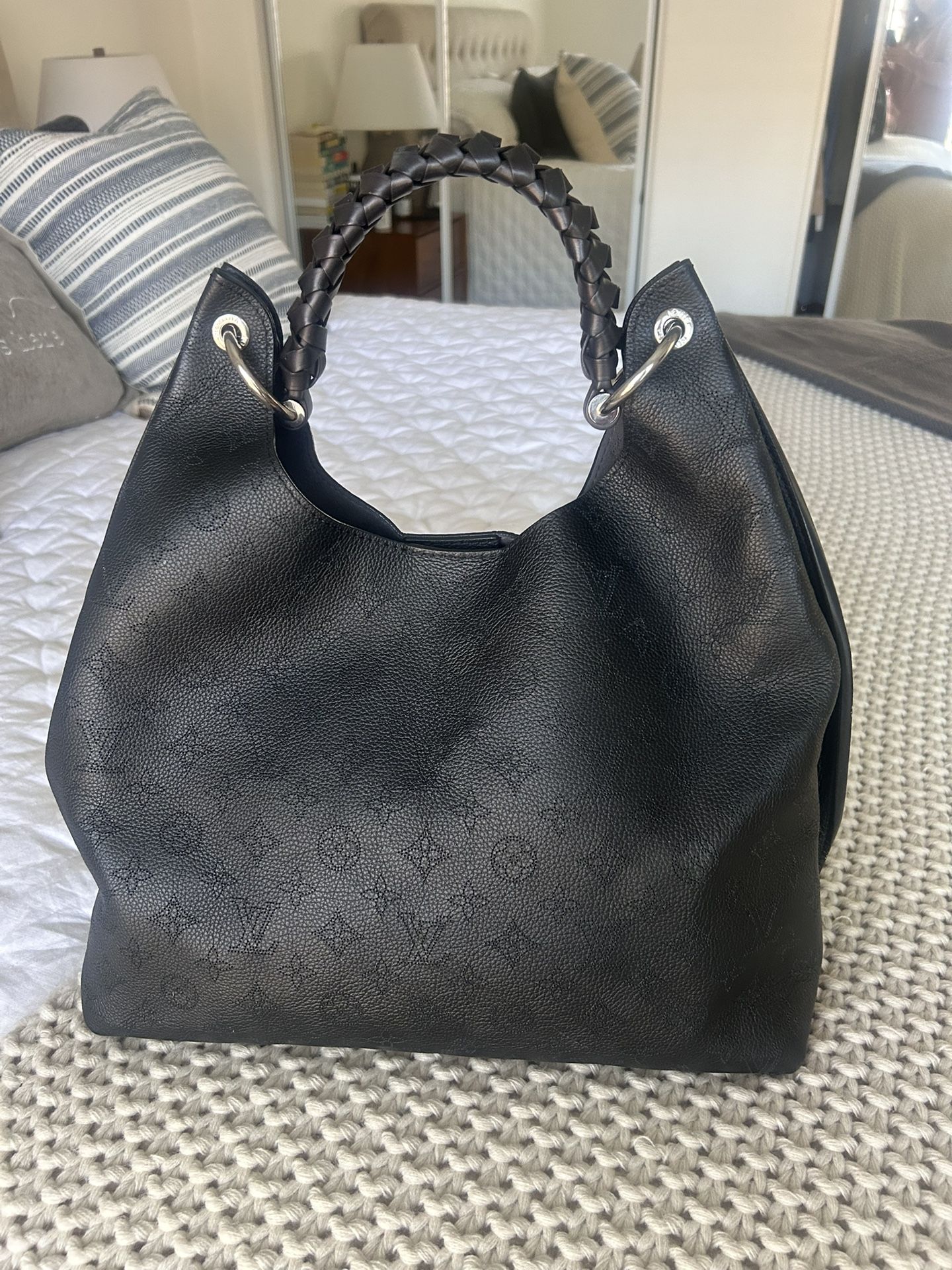 Louis Vuitton Mahina Carmel Hobo - Black