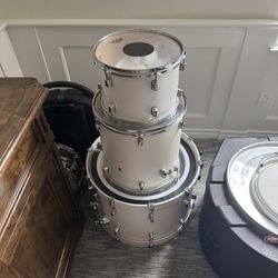 Pearl Decade Maple - White 3 Piece