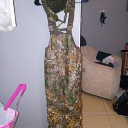 Youth Large RedHead Mountain Stalker Camo Bib Overalls + Matching HatYouth size Large RedHead “Mountain Stalker” camo bib overalls with adjustable str