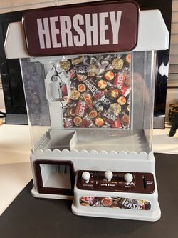 Hershey's Claw Machine toy made by Well Played Toys