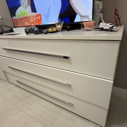 Furniture With Drawers