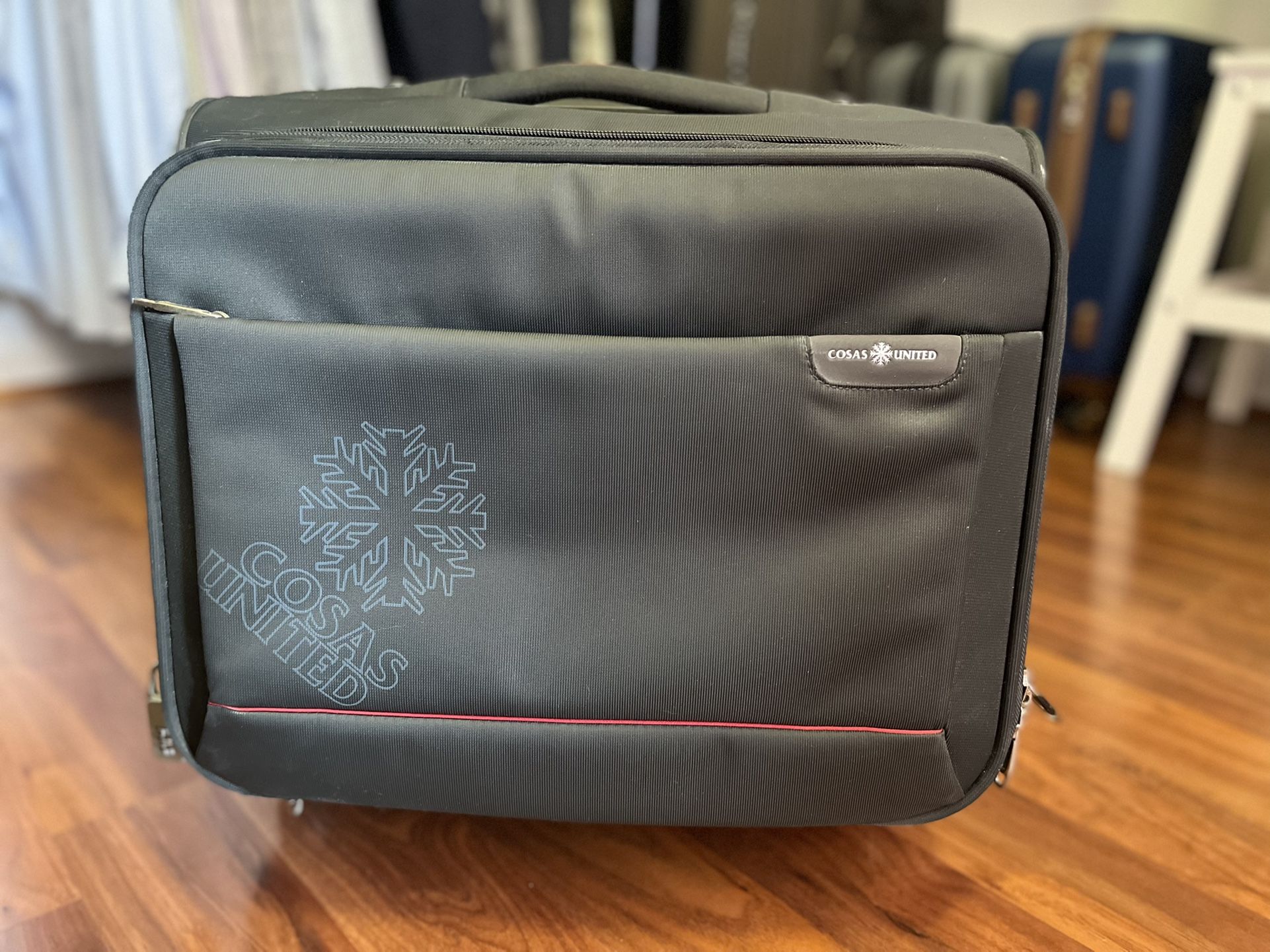 Standard Travel Luggage W Laptop Compartment And Tsa Lock