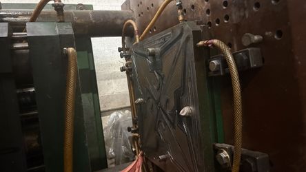 HANGER STEEL MOLD FOR INJECTION MOLDING MACHINE