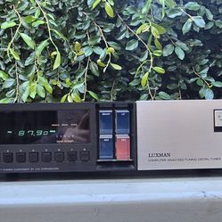 Luxman TX-101 AM/FM Stereo Tuner Computer Analyzed Digital ( Like New )
