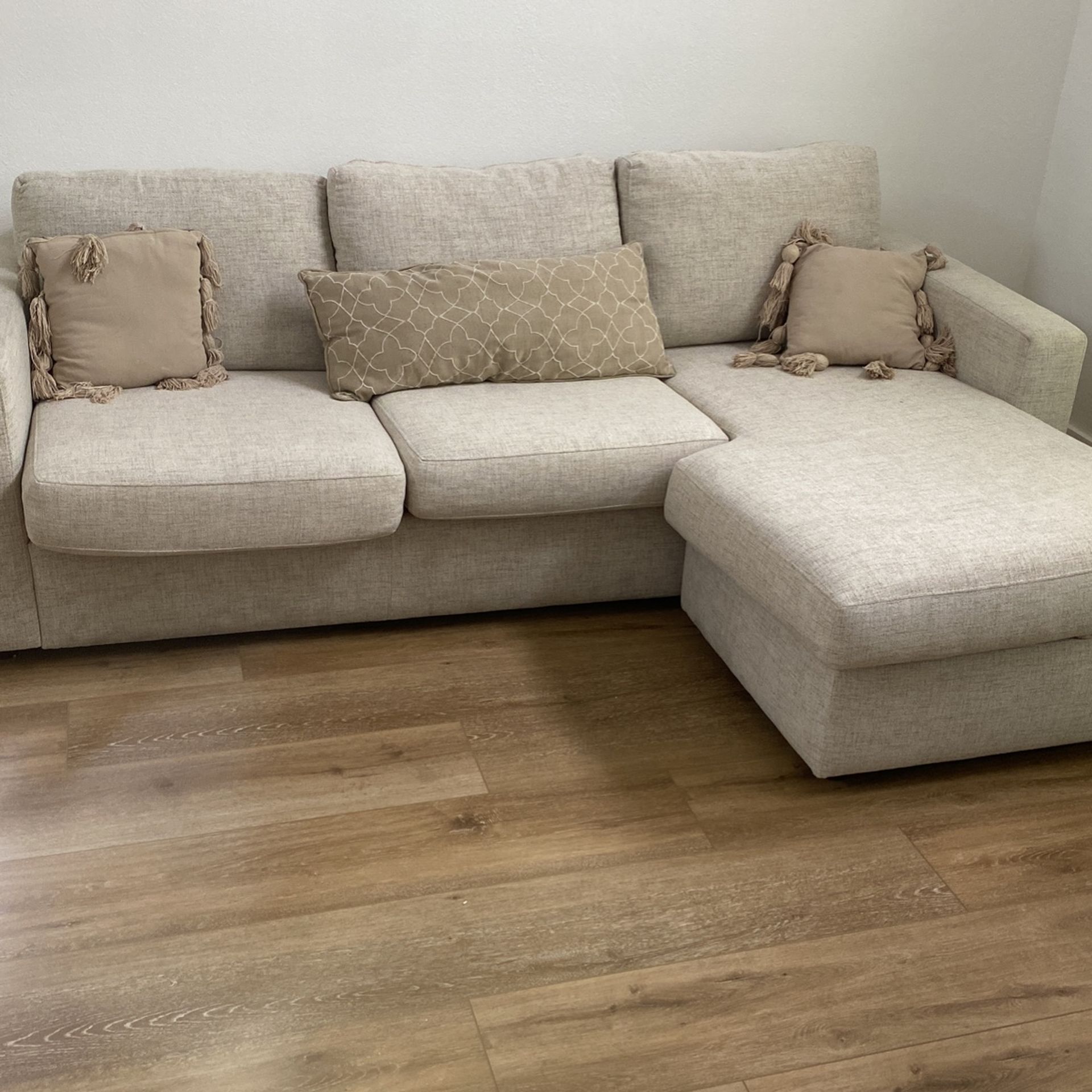 Doheny Reversible Sofa / Chaise W/ Storage Ottoman