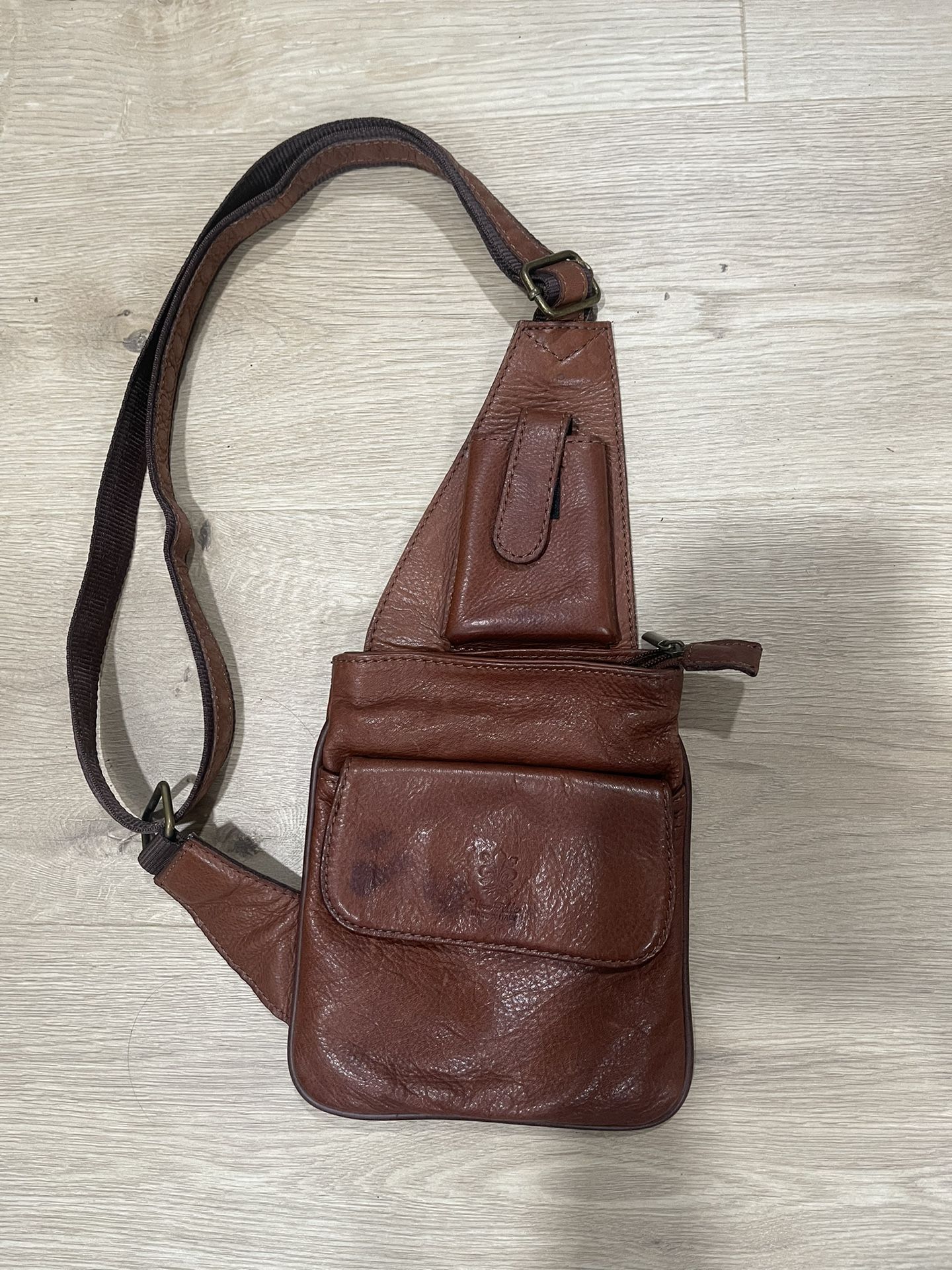 Vera Pelle Crossbody Bag
