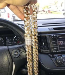 New 18 k yellow gold Cuban link chain