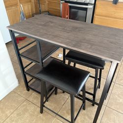 Compact Table With Stools 