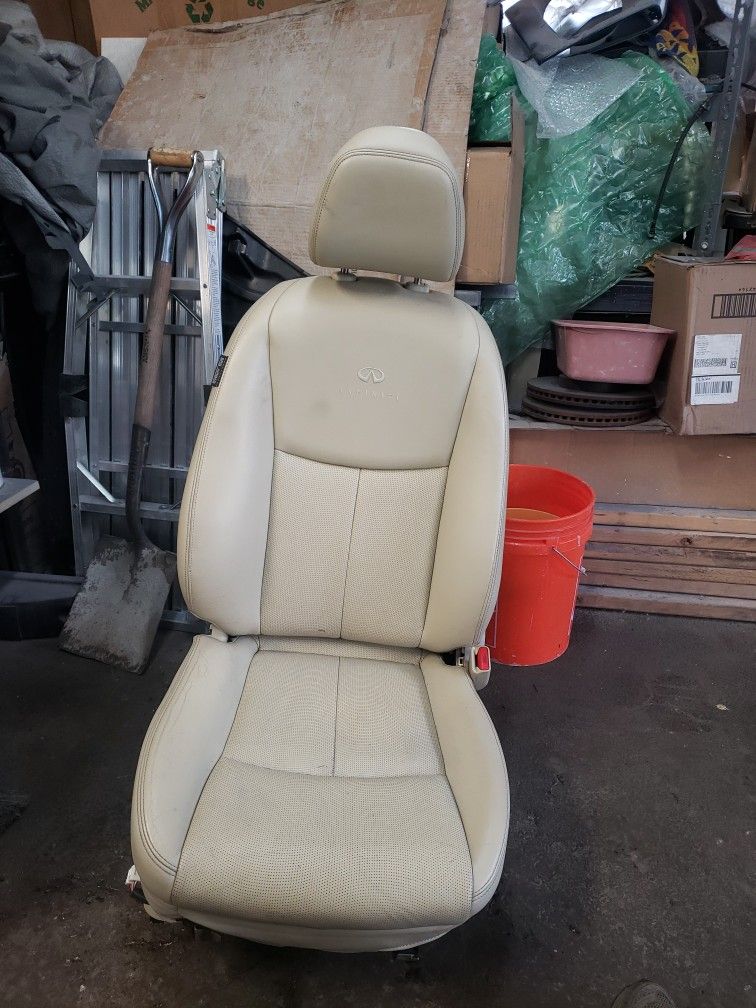 2014 Infiniti 50 Passenger Seat