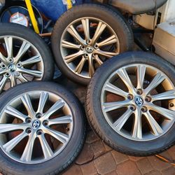 JUEGO DE RRINES PARA CARROS TOYOTA R4 TACOMA 5 OYOS CAMRY LEXUX YANTAS SEMINUEVAS MICHELIN MEDIDA 17