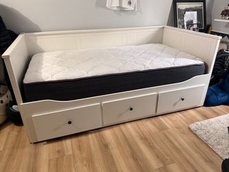 IKEA day bed with deep storage drawers and mattress- extends to a king size bed